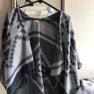 Hollister poncho